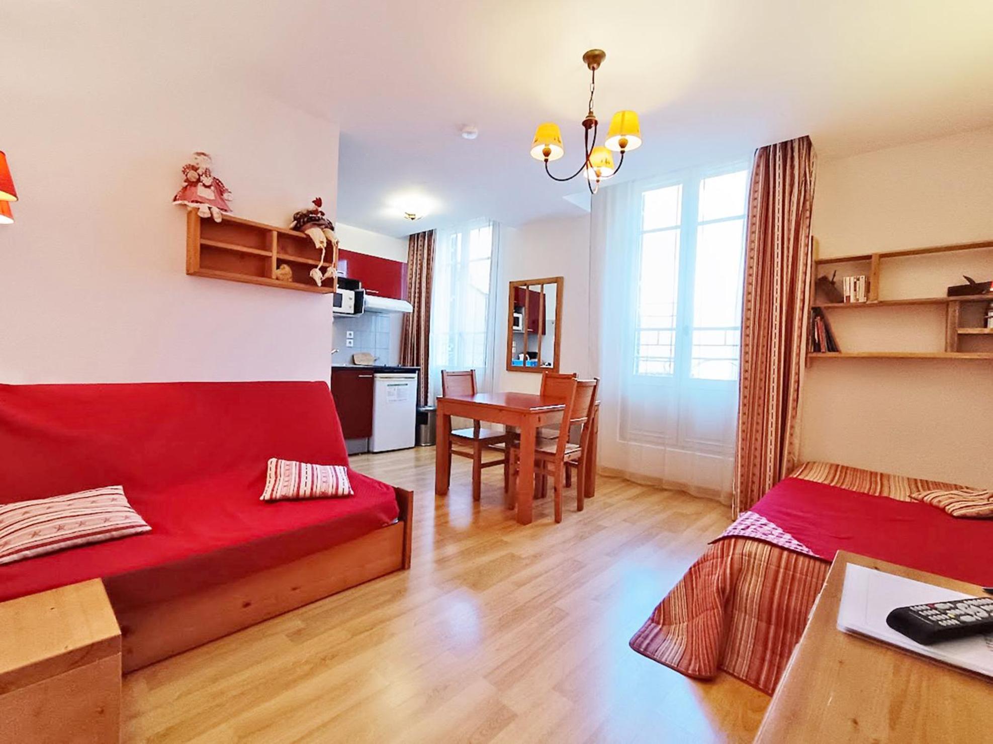 Le Bouquetin, Studio, Centre Luchon, Wifi, Casier A Skis, Ascenseur, 3 Personnes Bagnères-de-Luchon 外观 照片
