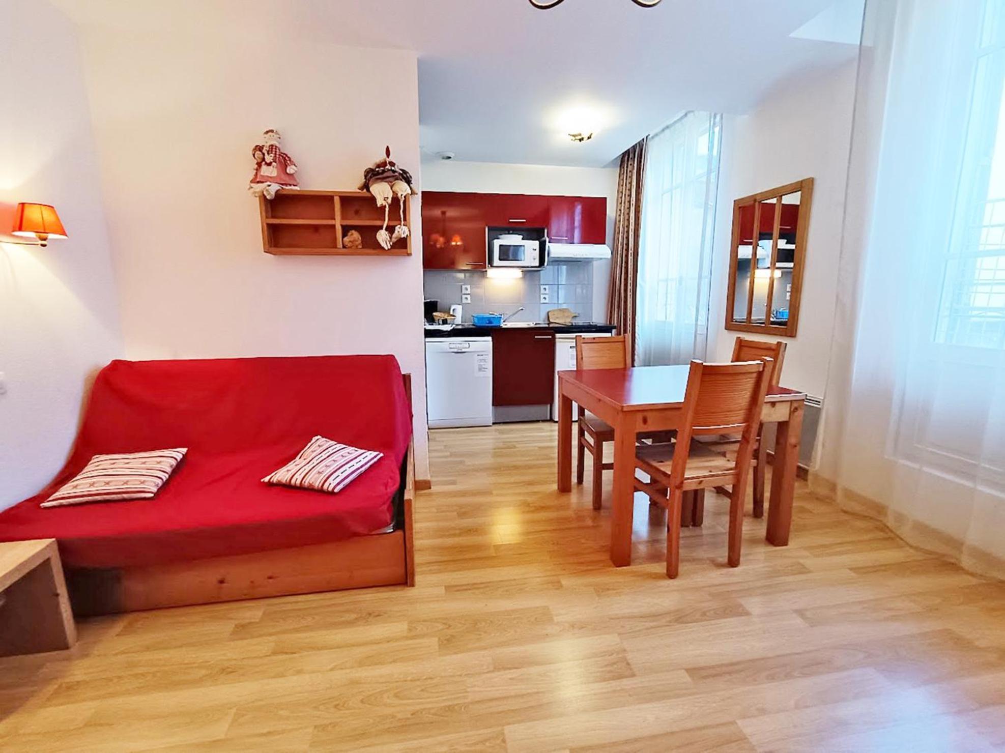 Le Bouquetin, Studio, Centre Luchon, Wifi, Casier A Skis, Ascenseur, 3 Personnes Bagnères-de-Luchon 外观 照片